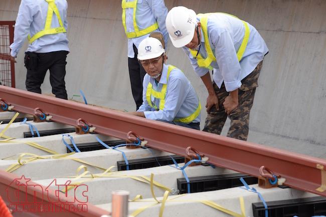 50 mét thanh ray đầu tiên đã lắp trên tuyến metro số 1 Bến Thành – Suối Tiên ảnh 3